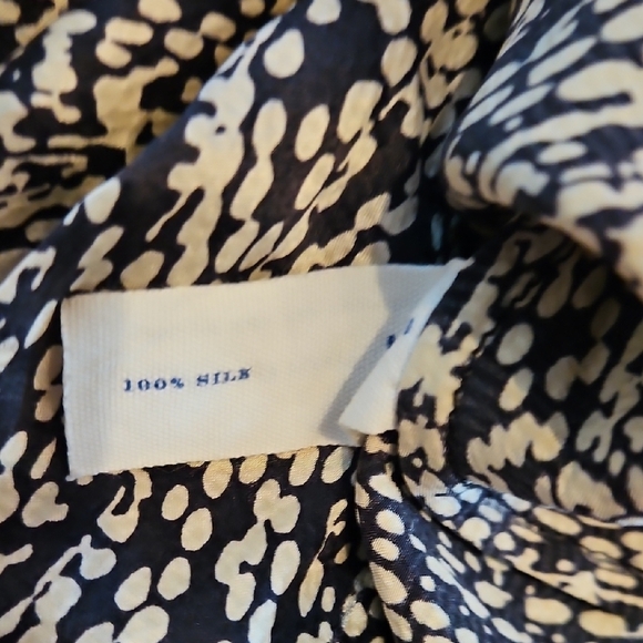 Leifsdottir Navy and Cream Sleeveless V-Neck Blouse, NWOT - Picture 5 of 5